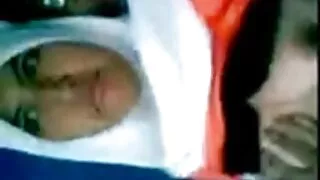 Une incroyable fille au chocolat fait plaisir à sa chatte humide avec un jouet film porno amateur français d'oeuf d'amour