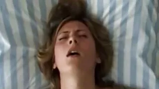 Une petite film x français amateur amie gâtée aime regarder son petit ami chaud baiser la blonde excitée Natalia