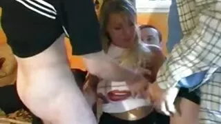 une fille aux seins amples aime caresser sa film porno amateur français chatte charmante et humide