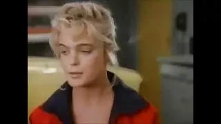 Des lesbiennes aux longues jambes aux cheveux de corbeau en bas sexy se font plaisir avec un gode film x gratuit francais amateur