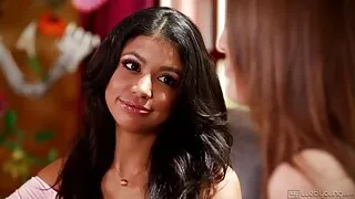 Vanda Lust s'assoit sur le visage de sa copine film porno amateur français et mange sa chatte en position 69