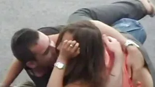 Hungry dawg bangs booty hooker aux cheveux xxx amateur francais de corbeau dans diverses poses à l'extérieur