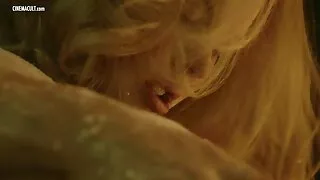Une salope brune soumise se fait film porno amateur français baiser le visage sans pitié