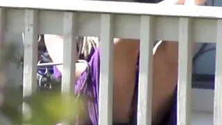 La jeune blonde de 19 ans Pinky film amateur français x June joue avec sa chatte tentante
