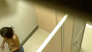 Un mec bien membré film x français amateur baise une adolescente et lui présente son trou anal béant