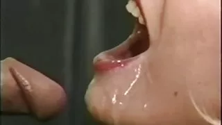 Des lesbiennes aux cheveux noirs et aux gros video x amateur français gratuit seins se mangent la chatte