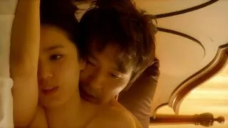 Mince Asiatique Vina Sky donne de la tête et donne à son homme une pipe POV video amateur francais porno