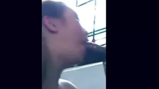 La séductrice assoiffée de sperme Madlin Moon aime sucer une bite dure et se fait film porno français amateur baiser dans la chatte