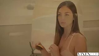 La petite amie japonaise mince Kyoka Sono sert son petit ami et video x amateur gratuit francais son ami