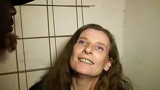 une salope aux cheveux noirs torride souffle des bites au film porno amateur francais gratuit personnel avant une baise hard fmm