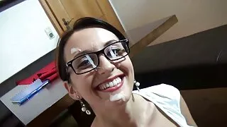 Une ado torride avec des nattes Little film porno francais amateur gratuit Caprice suce une bite avant une scène de léchage de chatte