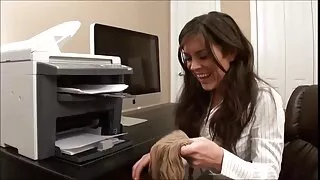 La salope asiatique Bondage souffle ardemment la douce bite de son film x francais amateur gratuit homme