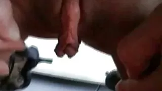 Une transsexuelle blonde forte à fond énorme baise le film x amateur en francais cul d'un mec en levrette
