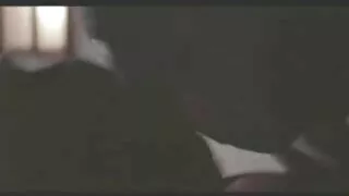 Les gros seins attachés de la nymphe Niki ressemblent à des film x français gratuit amateur jouets d'arbre de Noël