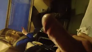 Poupée sexuelle blonde aux longues jambes avec des talons roses Natalie Norton aime le porno amateur gratuit français solo dur