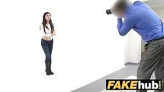 Les chiennes chaudes se font baiser la langue excitées avec une danse de film porno français amateur strip-tease