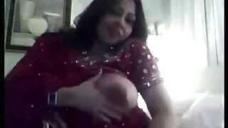 Petite dame à la peau pâle Keiko film x amateur francais suce des bites noires et blanches