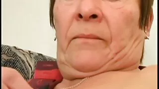 La prostituée brune aux gros seins Rachel Starr se fait brutalement baiser en position de video porno gratuit amateur levrette