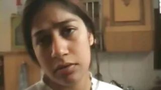 Une étudiante lubrique suce une bite film porno français amateur charnue en gorge profonde